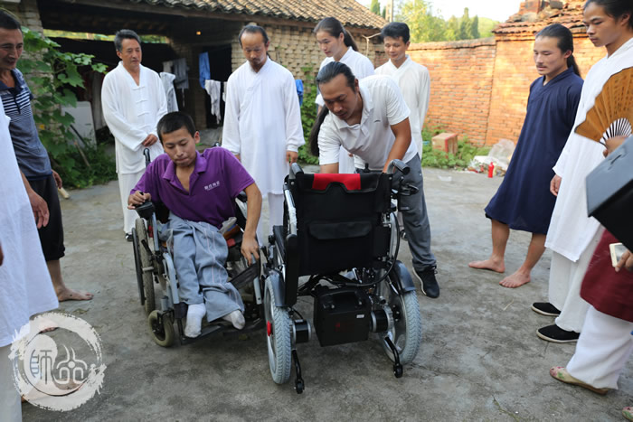 爱心捐赠 传递正能量 