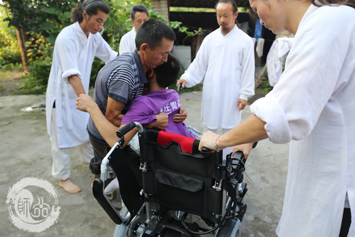 爱心捐赠 传递正能量 