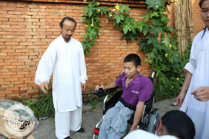 爱心捐赠 传递正能量 