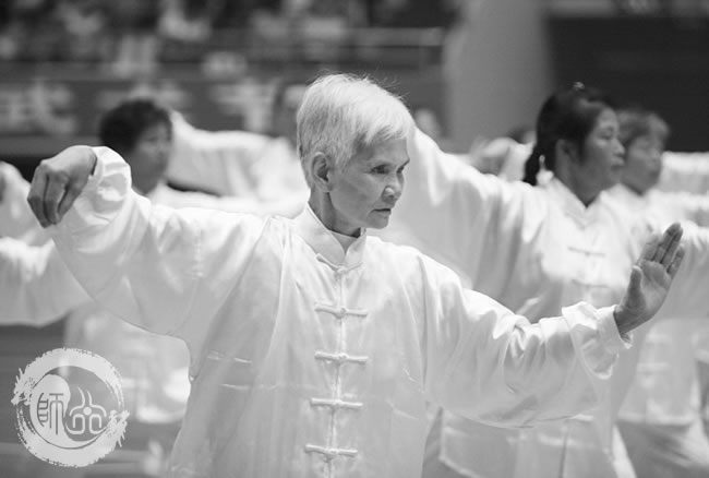 浅析武当太极拳的求中、守中、用中