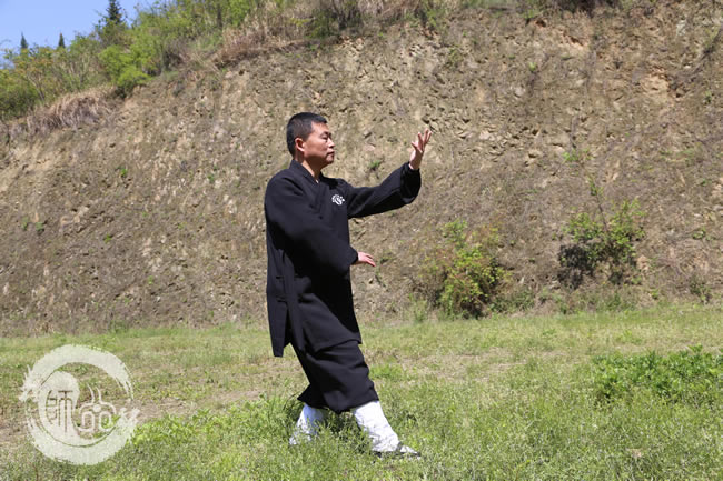 武馆学员练习武当太极拳 武馆学员练习武当太极拳