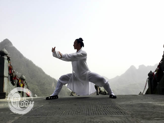 武馆学员练习武当太极拳 武馆学员练习武当太极拳