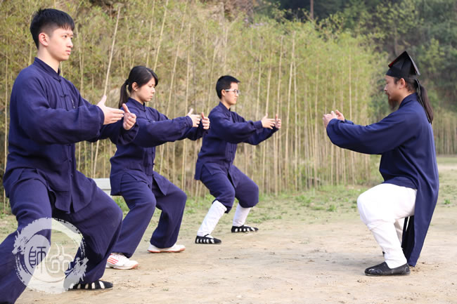小学员操练武当太极拳 小学员操练武当太极拳