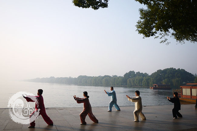 中老年人常练武当太极拳 内外调和养生保健 中老年人常练武当太极拳 内外调和养生保健