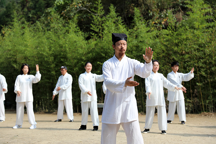 武汉大学总裁国学班来馆学习交流