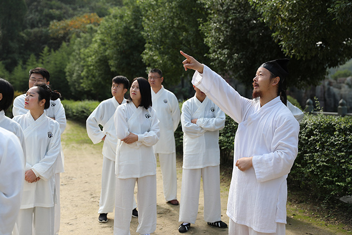 武汉大学总裁国学班来馆学习交流