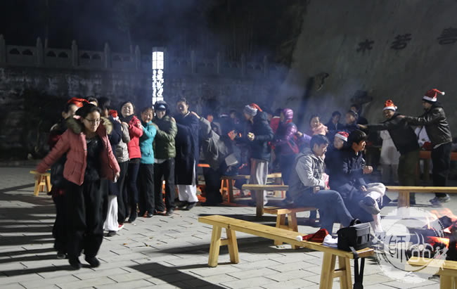 大家一起跳兔子舞