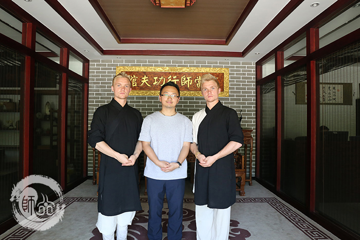 长江日报来师行武馆采访