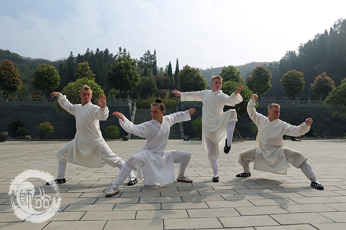 长江日报来师行武馆采访