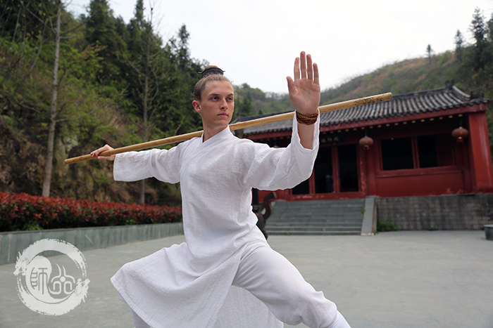 长江日报来师行武馆采访