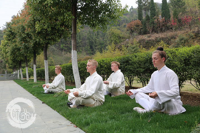 长江日报来师行武馆采访