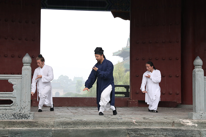 师行武馆参与央视《魅力中国城》节目拍摄