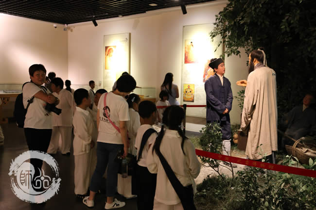 武当文物首次走出国门参展