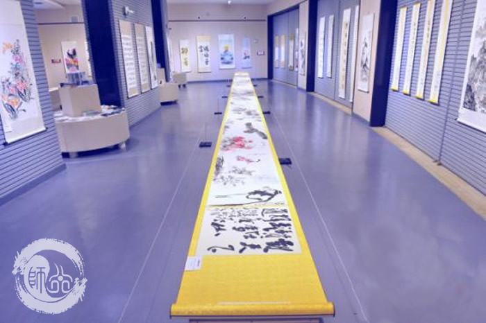 “笔墨两岸情”书画展在武当山地质博物馆开幕