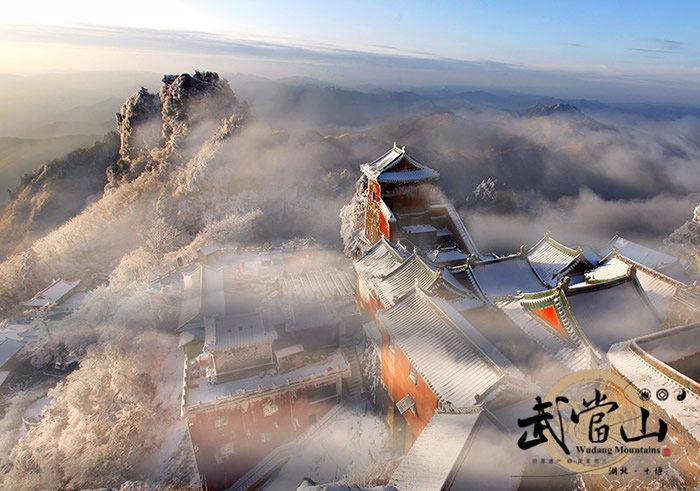 银装素裹话武当 白雪红墙万象新