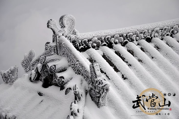 银装素裹话武当 白雪红墙万象新