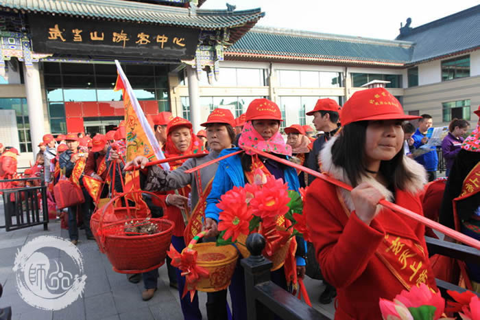 农历二月二，朝山香客云集武当