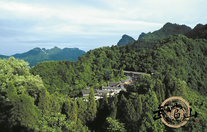 七十二峰朝大顶 二十四涧水长流