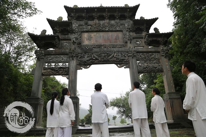 武当古建筑：治世玄岳牌坊