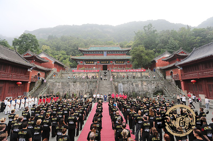 十堰武当山迎来2016年首个境外包机团