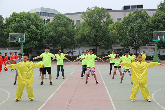 马来西亚访问团来武当山中学学习武当文化
