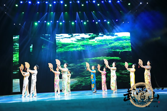 千名老人会武当庆佳节学养生