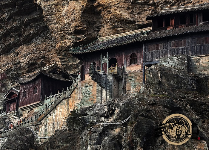 武当古建筑南岩宫：悬崖上的宫殿布局巧妙 