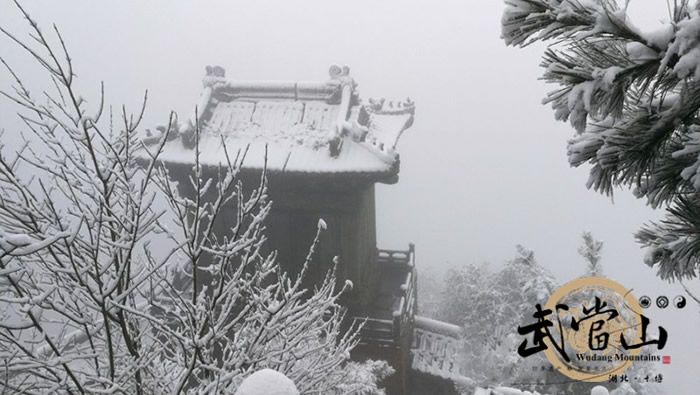 武当山迎今冬首场雪