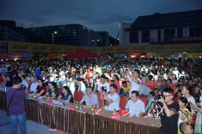 武当山举办歌手大赛活动为十堰竞演《魅力中国城》拉票