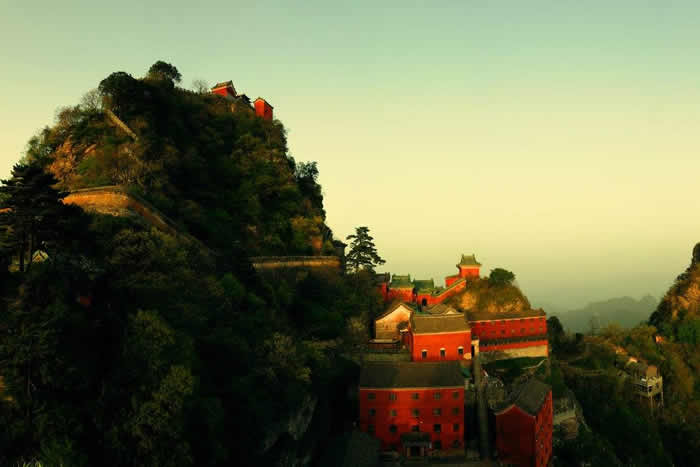 武当山8个月旅游收入37亿余元