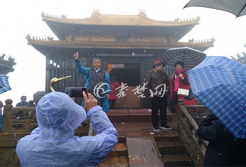 清明小长假首日十堰接待游客逾47万人次 旅游收入增长33%