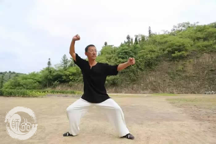 心心相随，共融自然