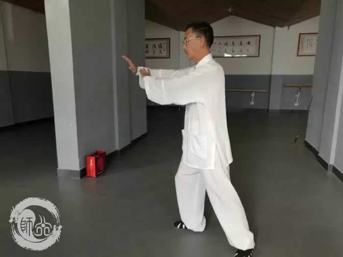 心心相随，共融自然