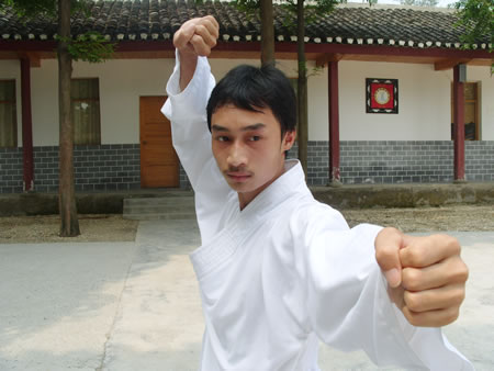 朱琼瑶 男 21岁 宜昌市