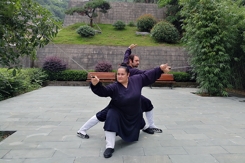 世界人在师行，师行人走世界