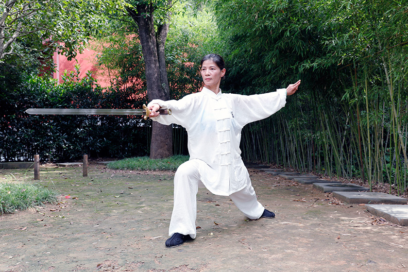 世界人在师行，师行人走世界