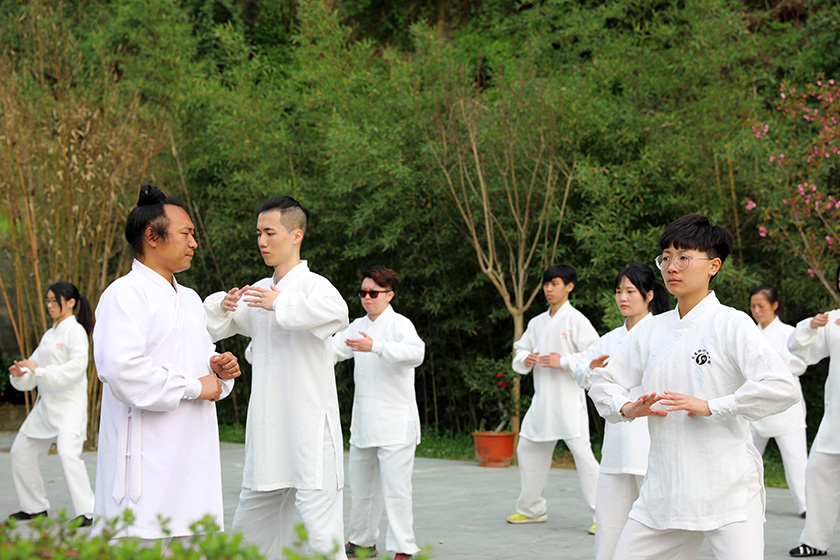 香港青年协会连续九年做客师行武馆