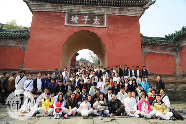 武馆学员太子坡前合影