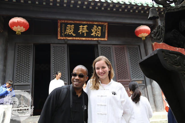 师行武馆的国外学员在武当山