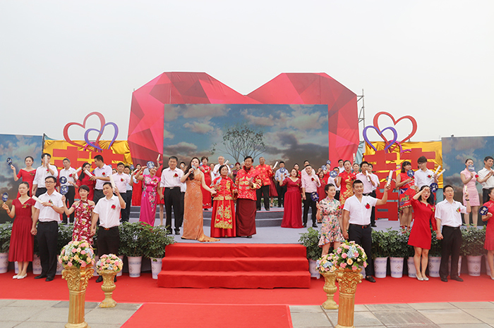 湖北省首届“金顶作证•情定武当”大型空中婚礼在武当山举行