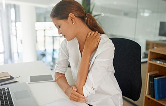 落枕脖子痛怎么办 四个快速有效的方法 